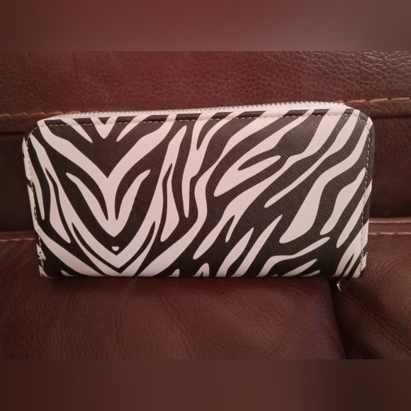 Wallets possibly have 2 in some - Picture 4 of 6